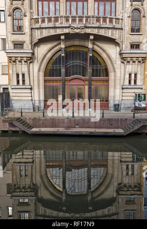 Détail de la façade arrière du Centre des Arts Vooruit, installé dans un impressionnant 100 ans monument à Gand, Belgique Banque D'Images