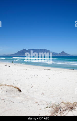 Vue de la Table Mountain sur Table Bay de Bloubergstrand, Cape Town - Afrique du Sud Banque D'Images