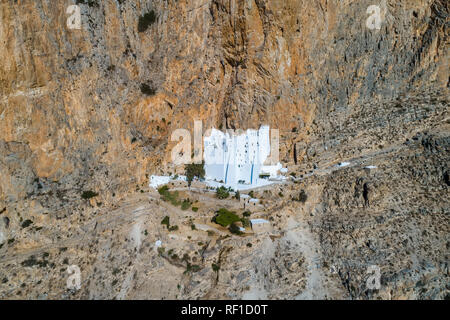 Vue aérienne du monastère de Panagia Hozovitissa sur Amorgos island Banque D'Images