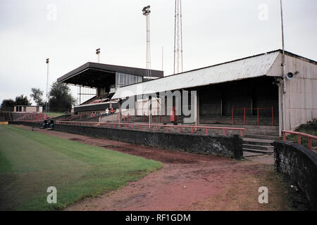 Vue générale du terrain de football de Dumbarton FC, Boghead Park, Dumbarton, en Écosse, en photo le 11 août 1998 Banque D'Images