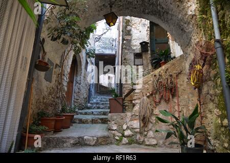 Dans les allées d'un vieux village italien Banque D'Images