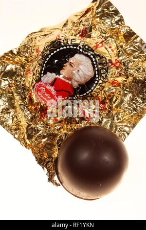 Mozartkugel, Mozart, ballon rempli de praline et nougat massepain pistaches Banque D'Images