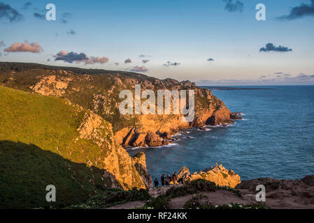 La côte atlantique au sud de Cabo da Roca au coucher du soleil Banque D'Images