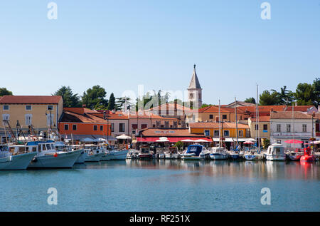 La Croatie, Istrie, Novigrad, port d'accueil Banque D'Images