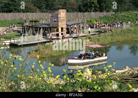 'African Queen' safari bateaux dans l'habitat africain à ZOOM Erlebniswelt, zoo moderne sans cages traditionnelles à Gelsenkirchen Banque D'Images