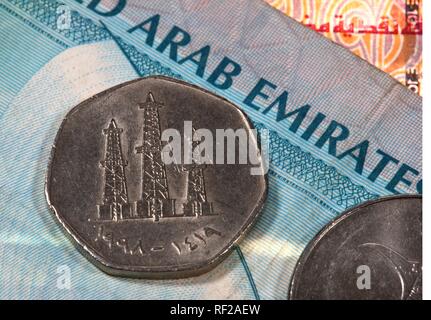 Dirham, DEA, coin avec colonne d'huile motif, Emirats arabes unis ou monnaie des EAU Banque D'Images