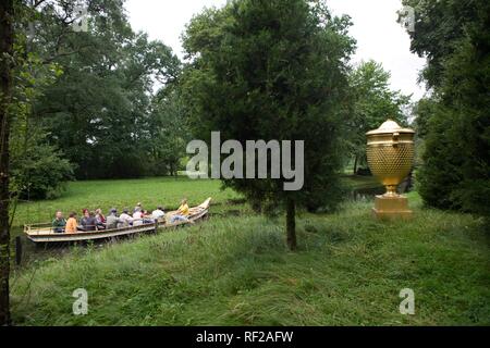 Barque traversant les lacs et canaux de Gartenreich, Dessau-Woerlitz Dessau-Woerlitz Domaine jardin Banque D'Images