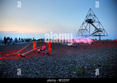 Joueurs de cor des alpes durant la longue nuit supplémentaire, changement de culture industrielle, volcano, sur le thème de l'expédition Tetraeder Banque D'Images