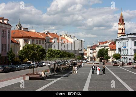 La place de l'Hôtel de ville et de la Saint-Nicolas, l'Église orthodoxe dans le centre-ville historique de Vilnius, Lituanie, Pays Baltes Banque D'Images