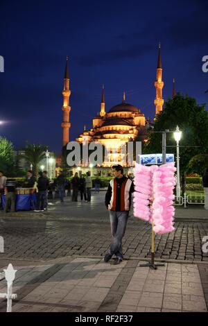 L'éclairage de la Mosquée bleue ou la Mosquée Sultan Ahmet, Istanbul, Turquie Banque D'Images