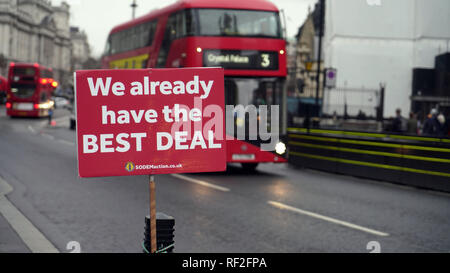 Brexit pancartes à l'extérieur du Parlement britannique Banque D'Images