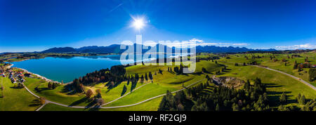 L'Allemagne, de Bavière, de l'Est Région de l'Allgaeu, Füssen, Dietringen, vue aérienne du lac Forggensee Banque D'Images