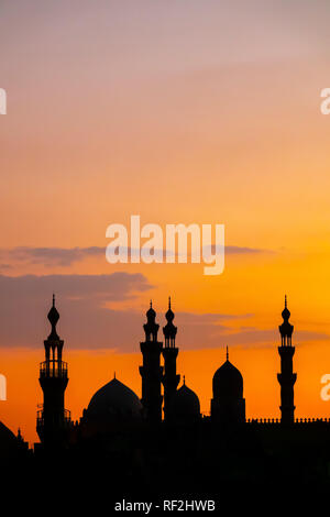 Les deux mosquées Al-Rifa'i et Sultan Hassan au Caire en Égypte au coucher du soleil Banque D'Images