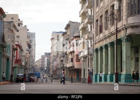 Scène de rue à la partie ancienne de La Havane, Cuba, Caraïbes Banque D'Images