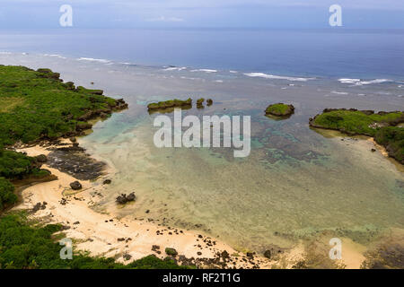 Vue aérienne de moody weather sur une belle plage tropicale, prises par drone Banque D'Images