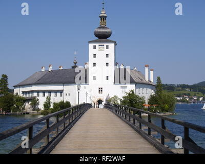 Das Schloss Ort (bis ins frühe 20. Jahrhundert auch Orth geschrieben) ist ein Komplex aus zwei schlei Heron Lodge Guest House à Gmunden (Oberösterreich). Es Banque D'Images