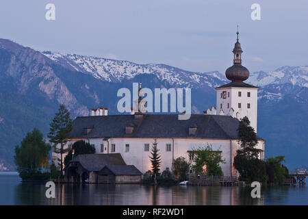 Das Schloss Ort (bis ins frühe 20. Jahrhundert auch Orth geschrieben) ist ein Komplex aus zwei schlei Heron Lodge Guest House à Gmunden (Oberösterreich). Es Banque D'Images