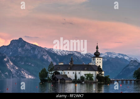 Das Schloss Ort (bis ins frühe 20. Jahrhundert auch Orth geschrieben) ist ein Komplex aus zwei schlei Heron Lodge Guest House à Gmunden (Oberösterreich). Es Banque D'Images