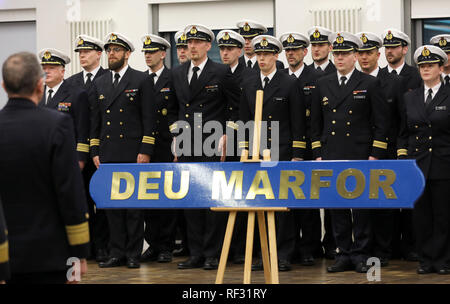 Rostock, Allemagne. 23 Jan, 2019. La formation du personnel des Forces maritimes de l 'Allemand' (DEU MARFOR) est célébré par une cérémonie solennelle dans le Commandement maritime. La Marine nationale du personnel de l'exploitation doit être composé d'environ 100 soldats dans l'avenir. Le siège de l'unité est d'être le centre de commandement de la marine actuellement en construction dans les locaux de la commande de la Marine. Crédit : Bernd Wüstneck/dpa/Alamy Live News Banque D'Images