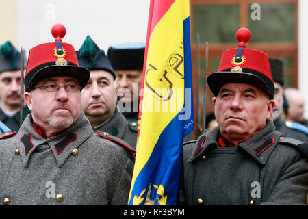 (190124) -- Bucarest, le 24 janvier 2019 (Xinhua) -- des gens portant des uniformes militaires d'époque participent à un événement marquant le 160e anniversaire de l'Union des Principautés roumaines de Bucarest, capitale de la Roumanie, le 24 janvier 2019. En janv. 24 160 années, deux principautés roumaines -- La Valachie et la Moldavie -- à la formation d'un syndicat en élisant le Colonel Alexandru Ioan Cuza comme la règle commune. L'unification a généré un cadre favorable pour la modernisation de la société roumaine. La Roumanie est devenue un État unitaire nationale le 1er décembre 1918, lorsque la Transylvanie est également joint à fo Banque D'Images