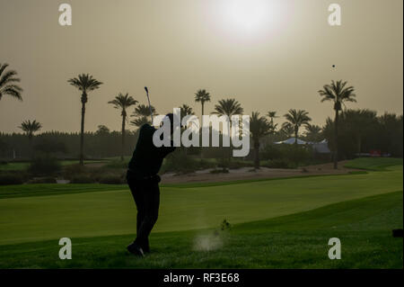 Dubaï, Émirats arabes unis. 24 Jan 2019. De Henrik Stenson La Suède joue son second coup au dixième trou dans round 1lors de l'Omega Dubai Desert Classic 2019 au Club de Golf des Emirats, DUBAÏ, ÉMIRATS ARABES UNIS Le 24 janvier 2019. Photo de Grant l'hiver. Credit : UK Sports Photos Ltd/Alamy Live News Banque D'Images