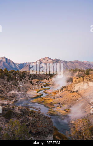 États-unis, Californie, Hot Creek dans la région de Mammoth Lakes Banque D'Images