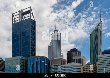 Gratte-ciel de Perth vu de Elizabeth Quay en Australie de l'Ouest Banque D'Images