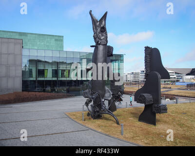 HELSINKI, FINLANDE-MARS 27, 2016 Sculptures : Laulupuut / Chanson Arbres (chanson) par Pikes Reijo Hukkanen Banque D'Images