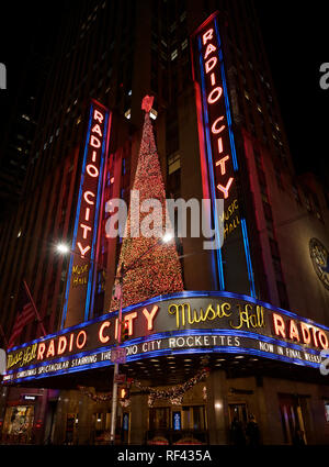Le Radio City Music Hall, des lumières de Noël, Banque D'Images