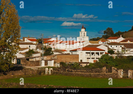 Vue panoramique de San Nicolas del Puerto. Le Parc Naturel de la Sierra Norte. Province de Séville. Région de l'Andalousie. L'Espagne. L'Europe Banque D'Images