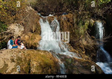 Rivière Hueznar cascades. Le Parc Naturel de la Sierra Norte. Province de Séville. Région de l'Andalousie. L'Espagne. L'Europe Banque D'Images