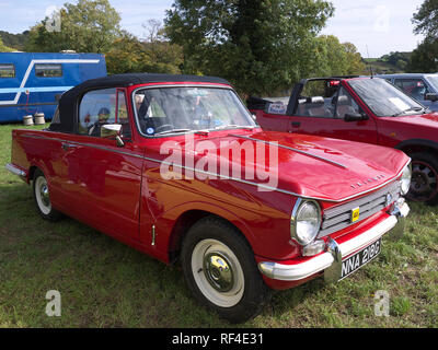 1968/69 classic Triumph Herald sur l'affichage à l'Ashover Festival des lumières Banque D'Images