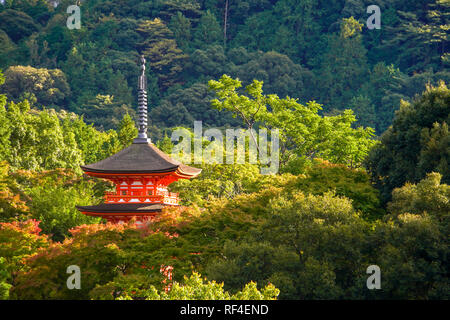 Officiellement, le Kiyomizu-dera Otowa-san Temple Kiyomizu-dera, temple bouddhiste est un organisme indépendant dans l'est de Kyoto, Japon Banque D'Images