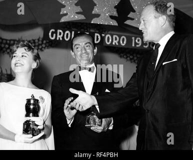 Grolla d'oro, van heflin, Giulietta Masina, Luchino Visconti, 1959 Banque D'Images
