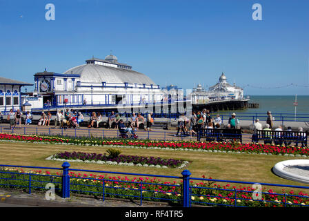 La jetée d''Eastbourne et jardins sur le front de mer, East Sussex, Angleterre, 2013 Banque D'Images