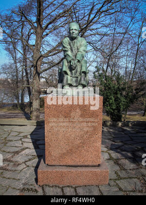 HELSINKI, FINLANDE-MARS 27, 2016 : Larin Paraske monument par Alpo Sailo Banque D'Images