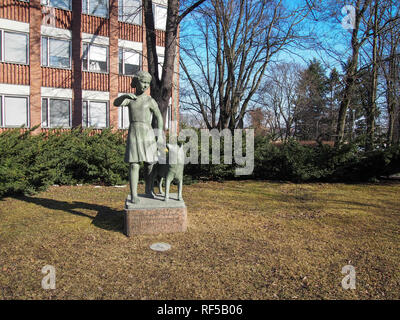 HELSINKI, FINLANDE-MARS 27, 2016 : Sokeritytto statue (la fille de sucre) par Viljo Savikurki Banque D'Images