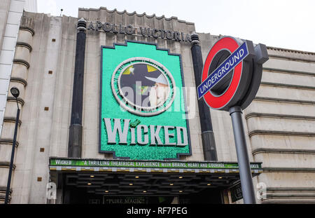 L'Apollo Theatre où la encore de méchants est sur la station de métro de Victoria au centre de Londres, UK Banque D'Images