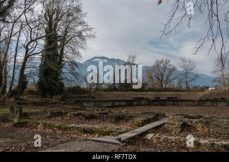 Théâtre romain (2e siècle) ruines anciennes. Parc archéologique de Dion, Piérie, la Grèce. Banque D'Images