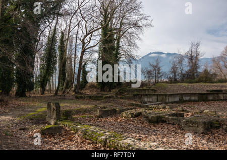 Théâtre romain (2e siècle) ruines anciennes. Parc archéologique de Dion, Piérie, la Grèce. Banque D'Images