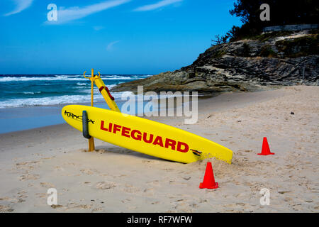 Lifeguard sur cylindre Surf Beach, Point Lookout, North Stradbroke Island, Queensland, Australie Banque D'Images