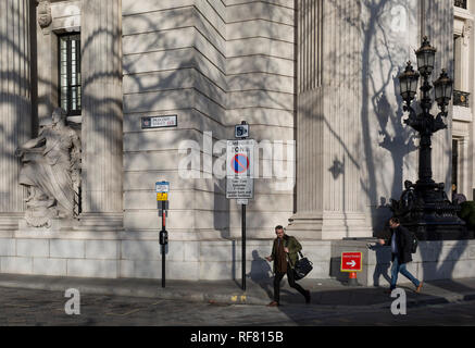 L'architecture classique à l'extérieur de l'hôtel Four Seasons à l'angle de la Moscovie Street et la place de la Trinité dans la ville de Londres - le quartier financier de la capitale, le 22 janvier 2019, à Londres en Angleterre. Banque D'Images