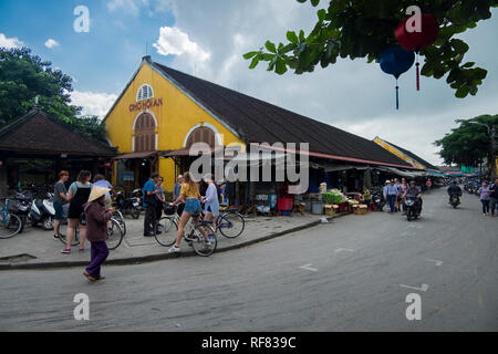 L'ancien marché central est toujours l'endroit à aller pour des ingrédients frais dans Hoi An, Vietnam. Banque D'Images