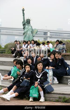 Classe de l'école entière à Odaiba, Tokyo, Japon, Asie Banque D'Images