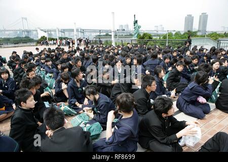 Classe de l'école entière à Odaiba, Tokyo, Japon, Asie Banque D'Images