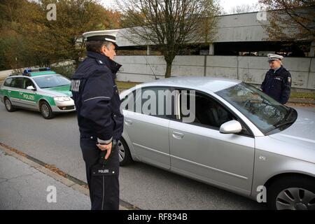 Nouveau Bleu gendarmerie uniformes portés par 1400 hommes et femmes agents de police de Rhénanie du Nord, Düsseldorf Banque D'Images