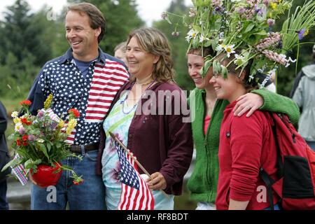 Les spectateurs, les célébrations du 4 juillet (date de l'indépendance) à Gustavus : population 400, Alaska, USA, Amérique du Nord Banque D'Images