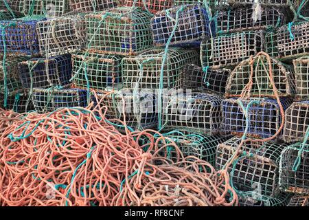 Les filets de pêche et les casiers à homards à Armacao de Pera, Algarve, Portugal Banque D'Images
