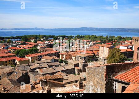 Vue sur le Lago di Bolsena à Bolsena, Latium, Italie Banque D'Images