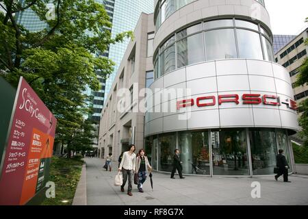 Showroom Porsche, centre-ville, quartier de Shimbashi, Tokyo, Japon, Asie Banque D'Images